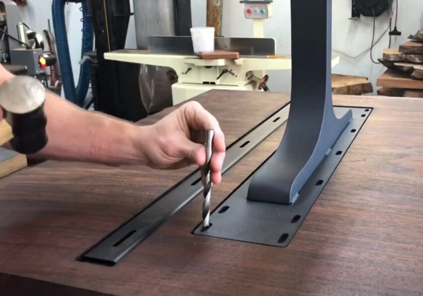 Attach Legs to a Table DIY