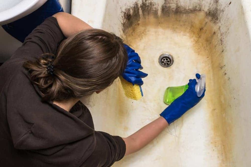 Preparing the Bathtub for Cleaning