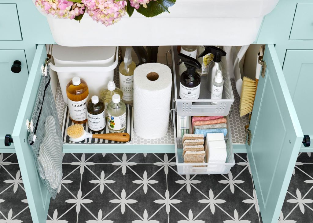 How do you keep inventory of cleaning supplies?