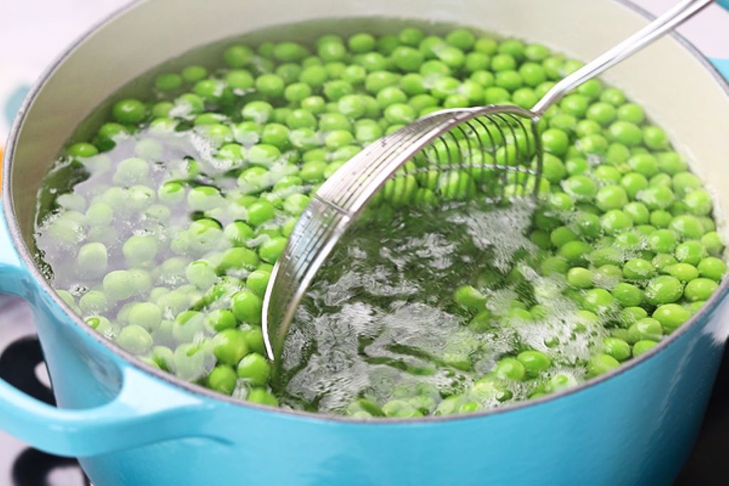 How long should I boil frozen peas