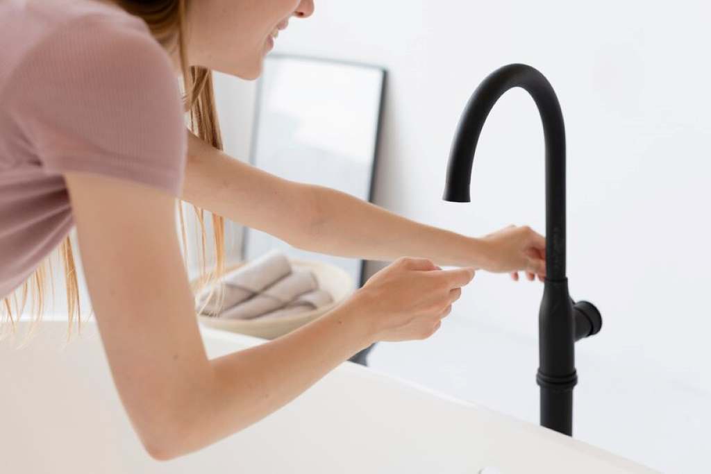 How to Clean Black Faucets