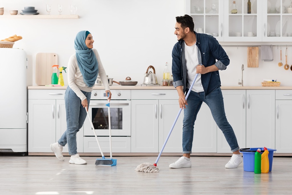 How do busy people keep their house clean?