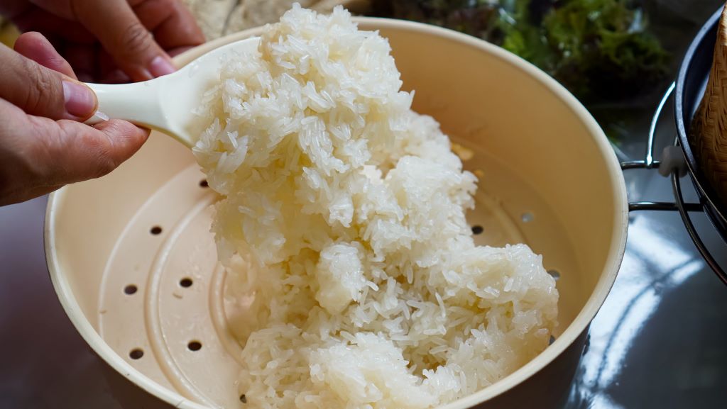 How to make sticky rice from boiled rice